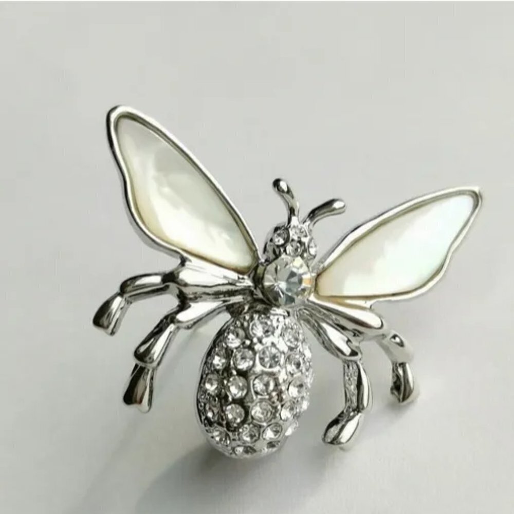 Mother of Pearl Crystal bug pin brooch 🆕